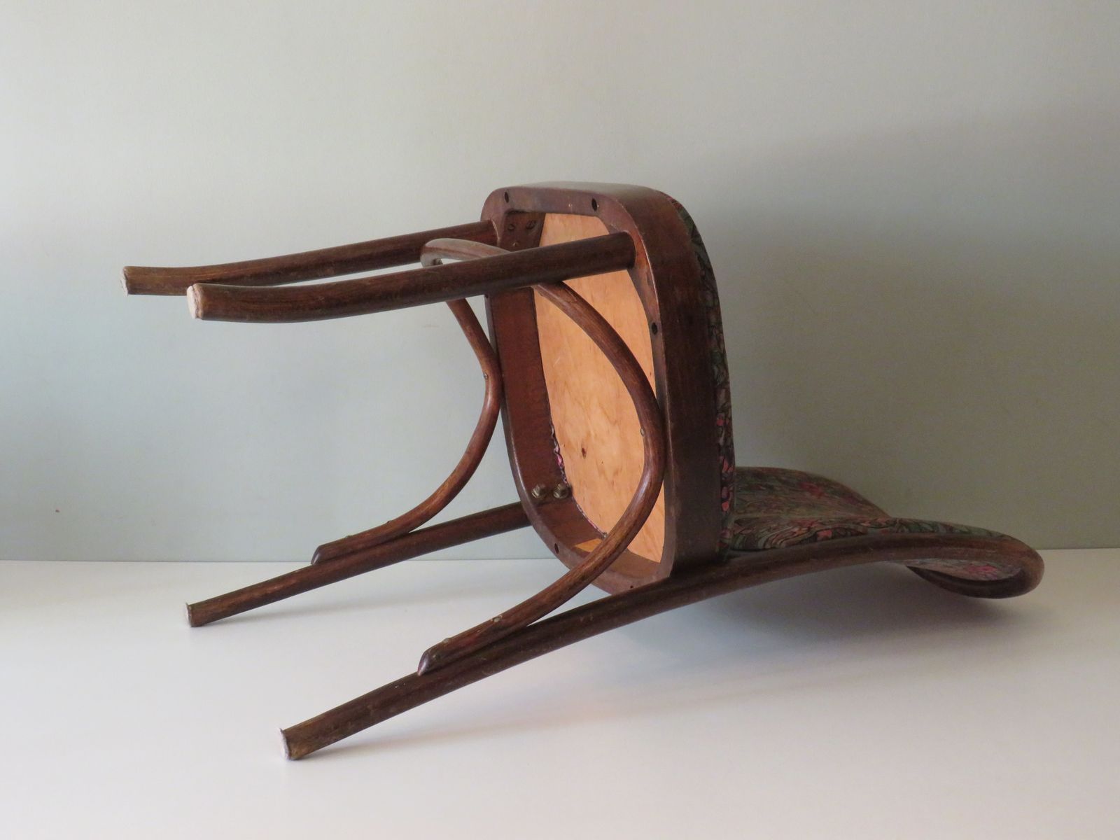 4 Thonet Chairs, Model Prague No. 811, First Half Of The 20th Century photo 3210.0