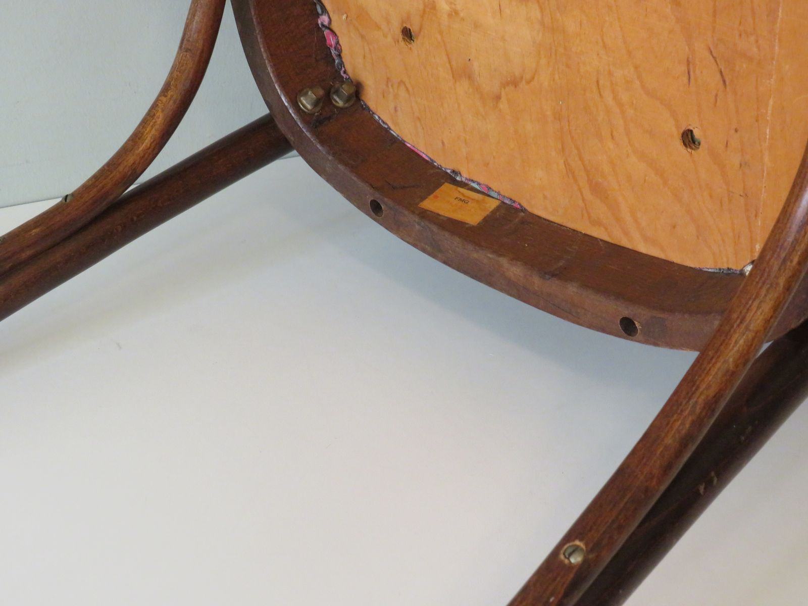4 Thonet Chairs, Model Prague No. 811, First Half Of The 20th Century photo vinterior