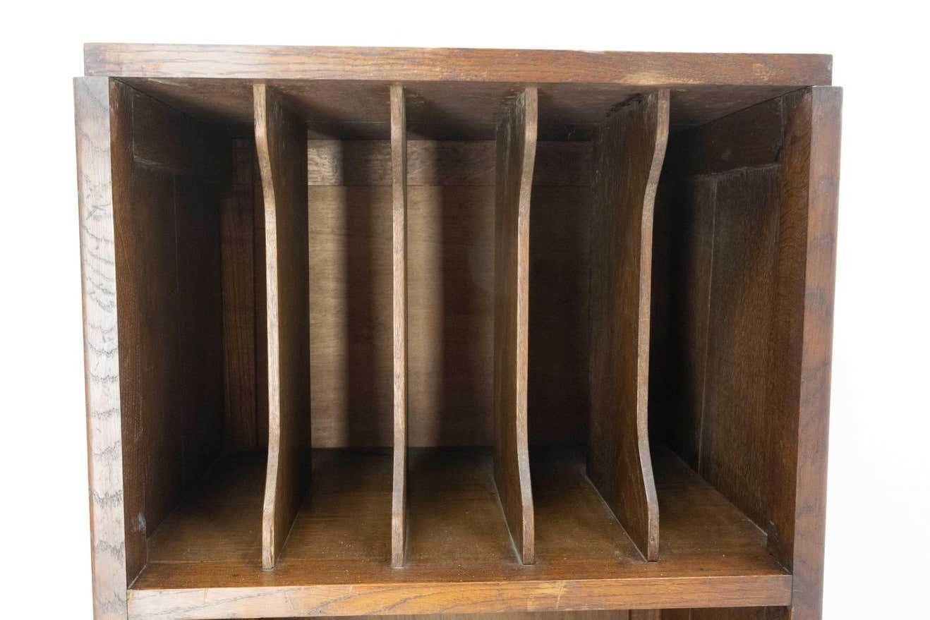 Meuble de bureau français mid-century en chêne massif, vers 1940 photo vinterior