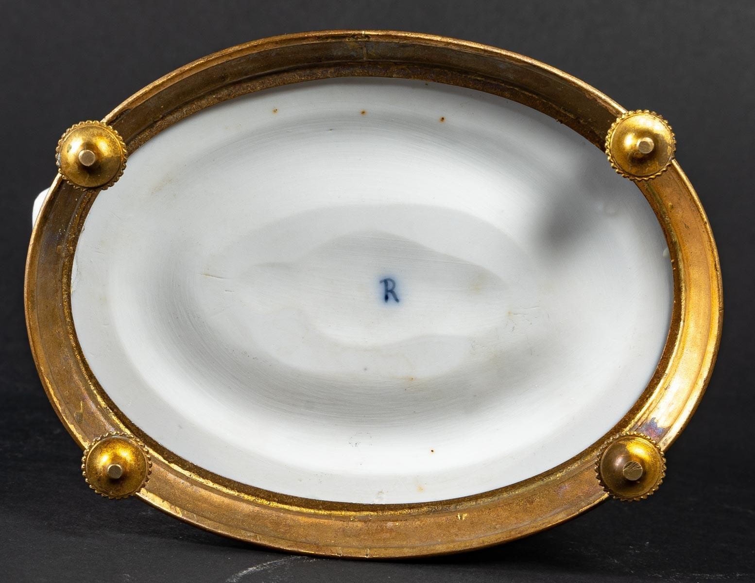 photo furniture Small Angel With Birds In Biscuit, End Of The 19th Century
