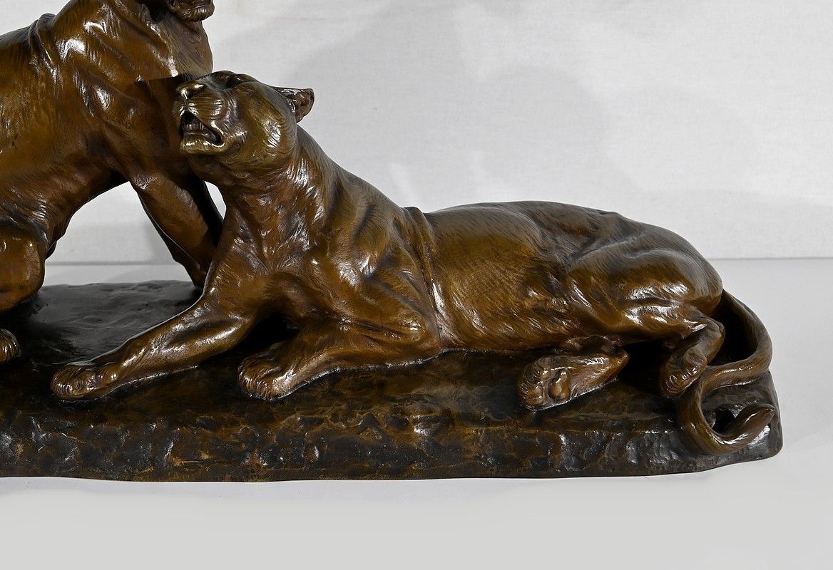 photo furniture Important Bronze "Couple Of Lionesses", By L. Riché   Early 20th Century
