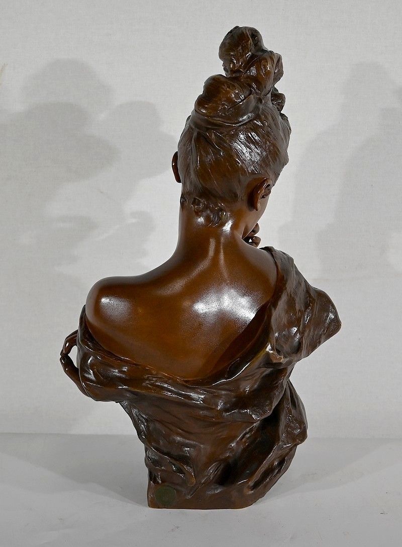 photo for sale Bronze “Young Mischievous Woman” By G. Van Der Straeten, Art Nouveau – Late 19th Century