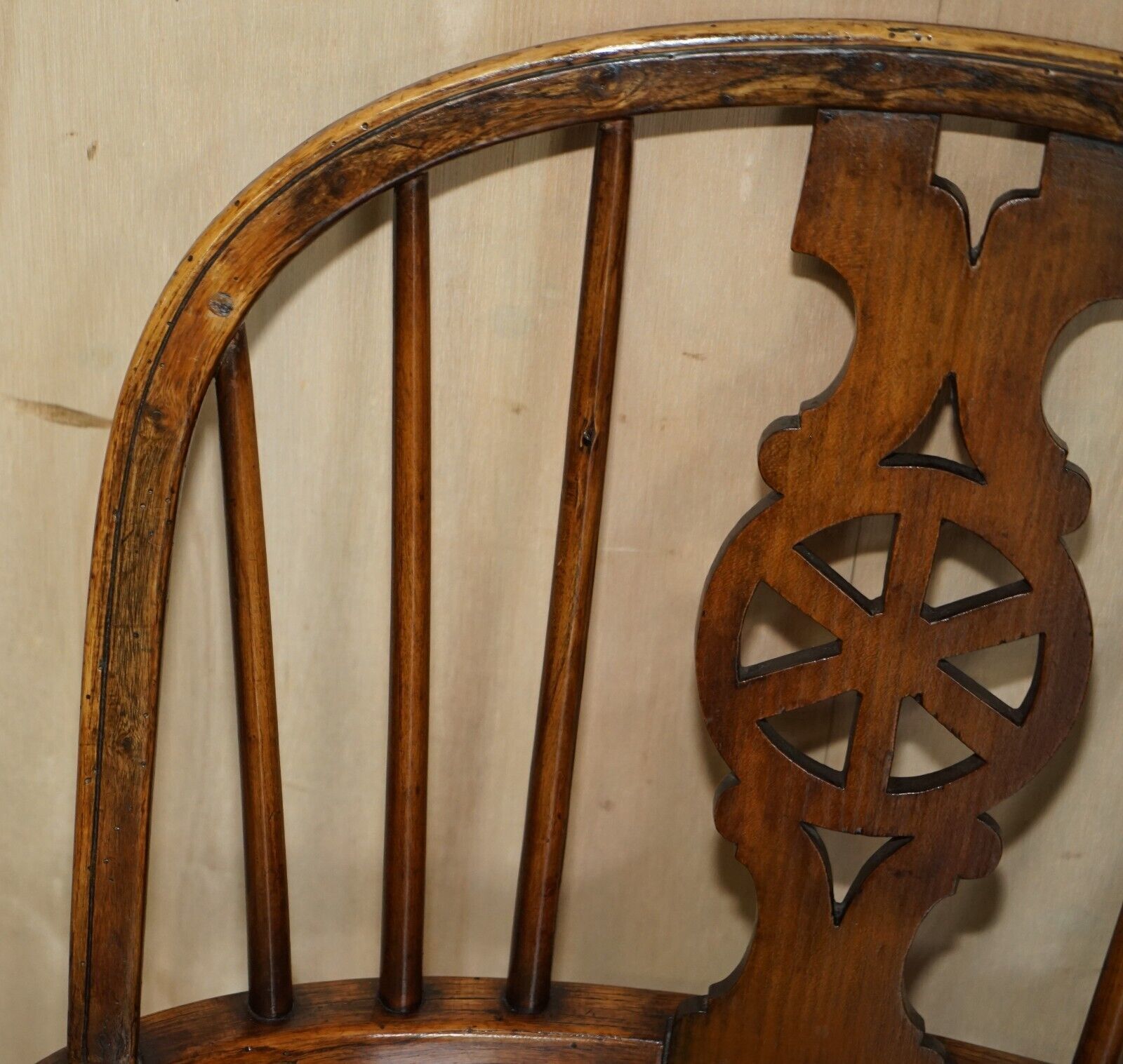 Rich Colour Antique 19th Century Elm Wheel Back West Country Windsor Armchair photo vinterior