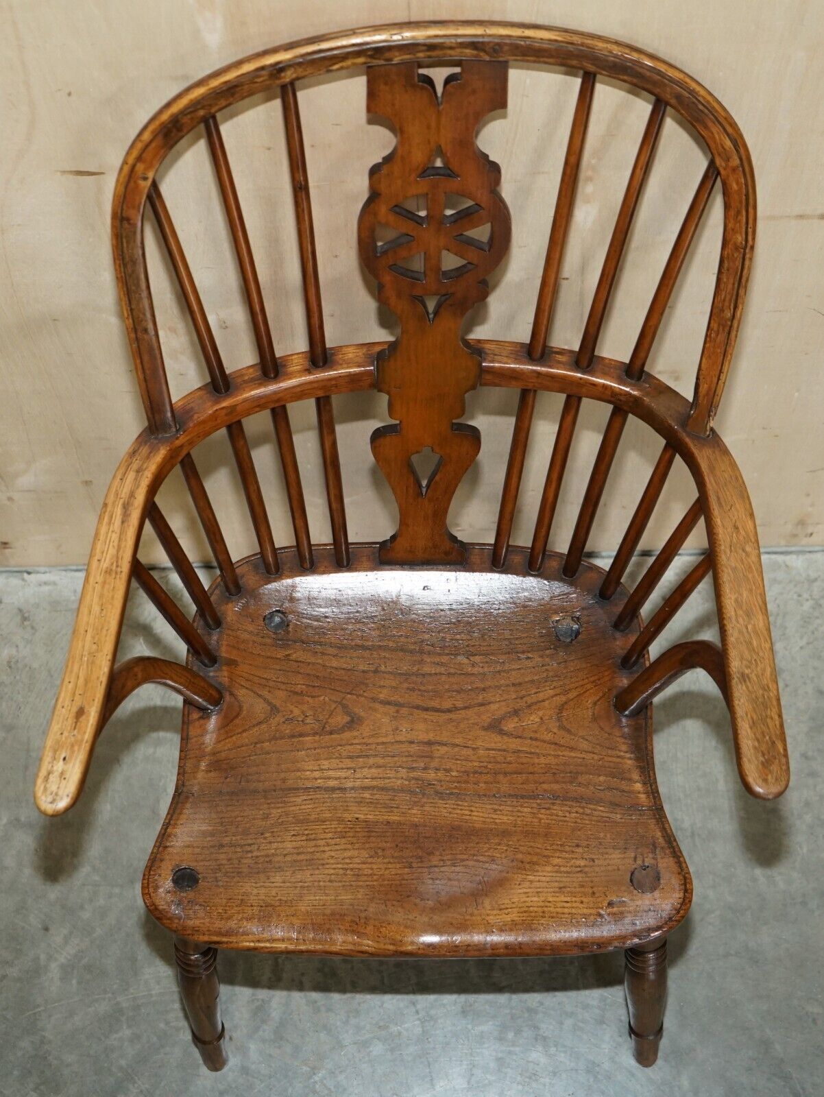 photo furniture Rich Colour Antique 19th Century Elm Wheel Back West Country Windsor Armchair