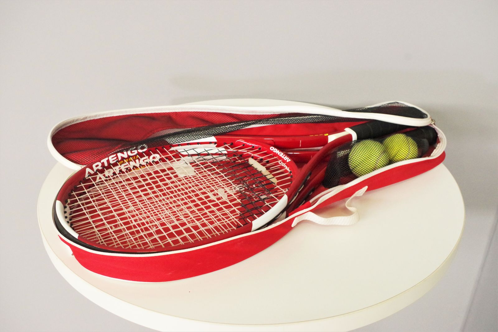 photo furniture Artengo Carbon Tennis Rackets