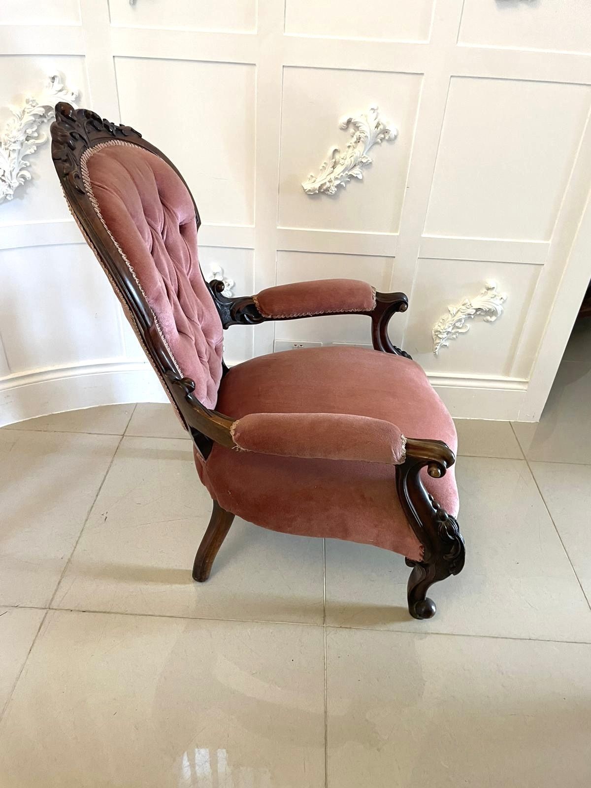 photo furniture Fantastic Quality Antique Carved Walnut 3 Piece Suite