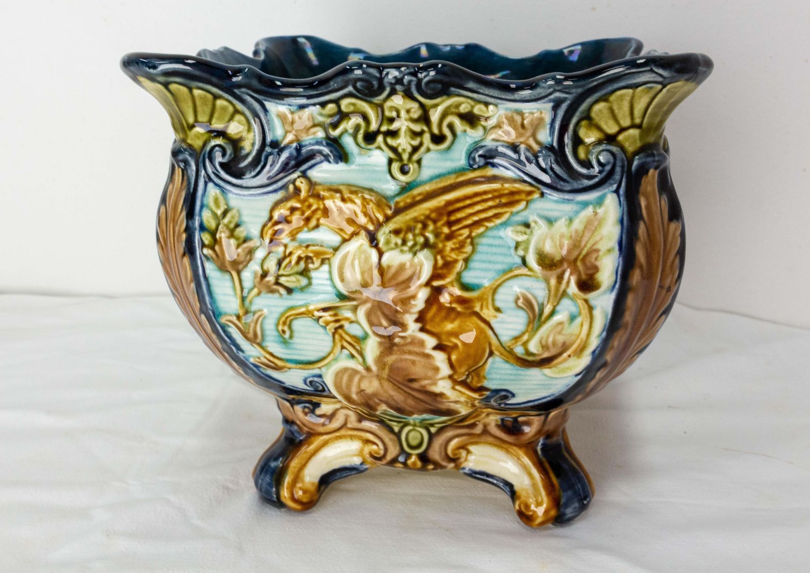 Jardinière Art Nouveau à griffons en barbotine, début du XXe siècle photo Décoration