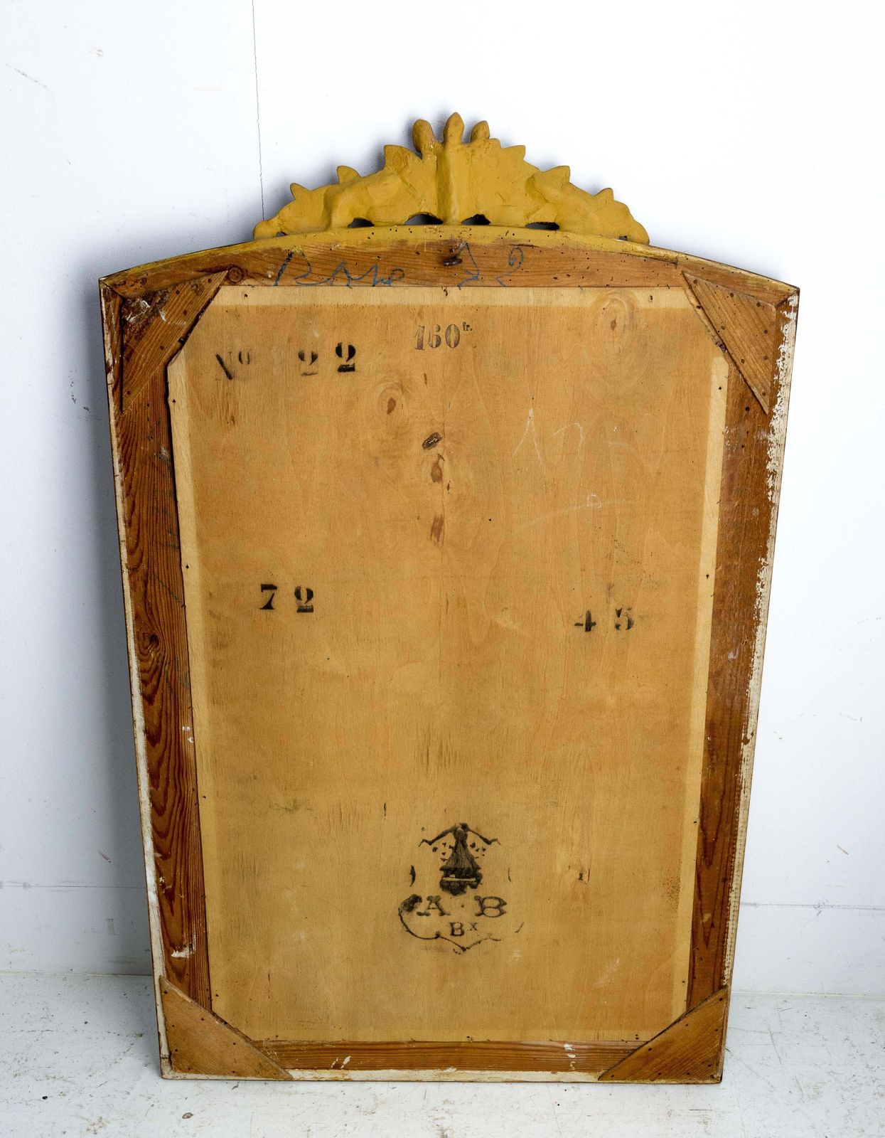 Miroir mural en stuc, imitation bois et dorures, vers 1920 photo 1430.55