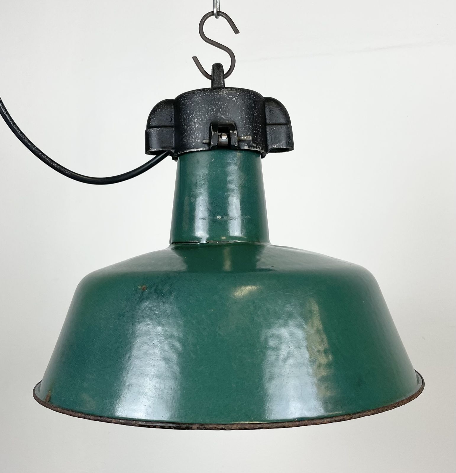 Industrial Green Enamel Factory Lamp With Cast Iron Top, 1960s, 6x photo 199.0