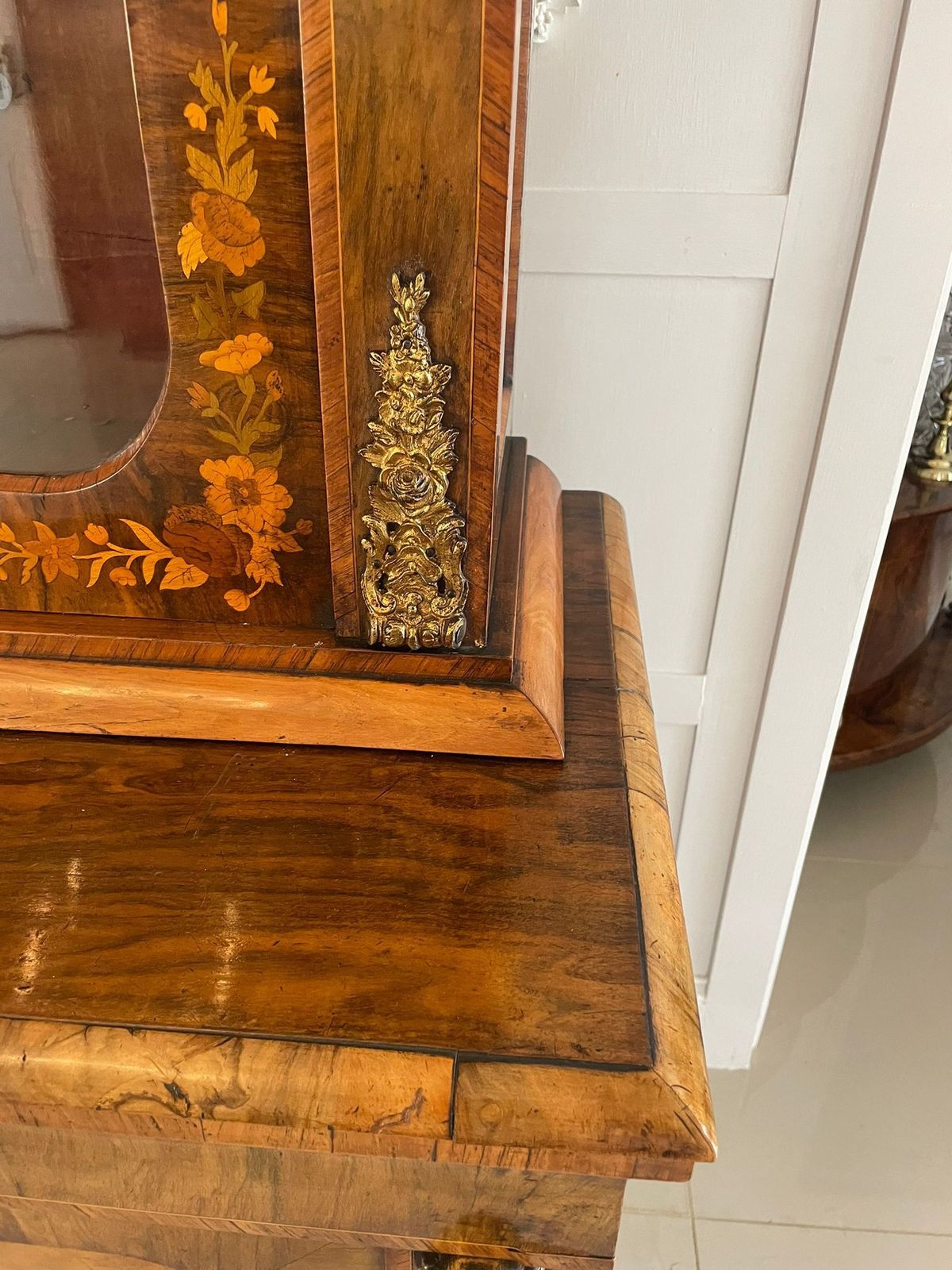 photo vinterior Outstanding Quality Antique Burr Walnut Marquetry Inlaid Ormolu Mounted Bookcase