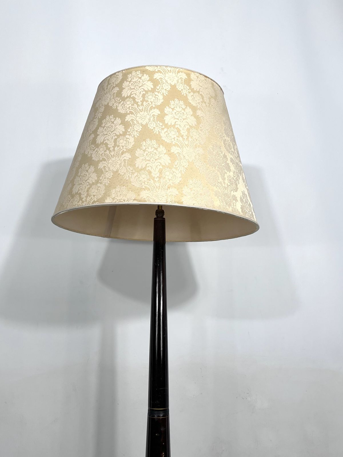Mid Century Modern Wood Tripod Floor Lamp. Italy 1950s photo 1346.15