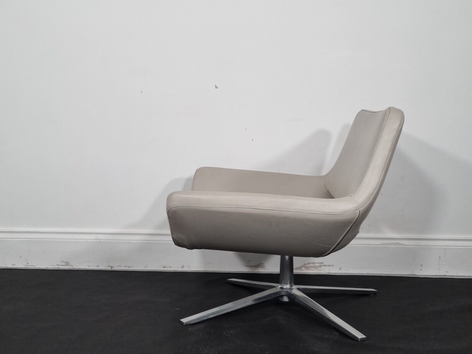 Stunning Bb Italia Metropolitan Chair In Cream Leather (Pic 4) photo Furniture