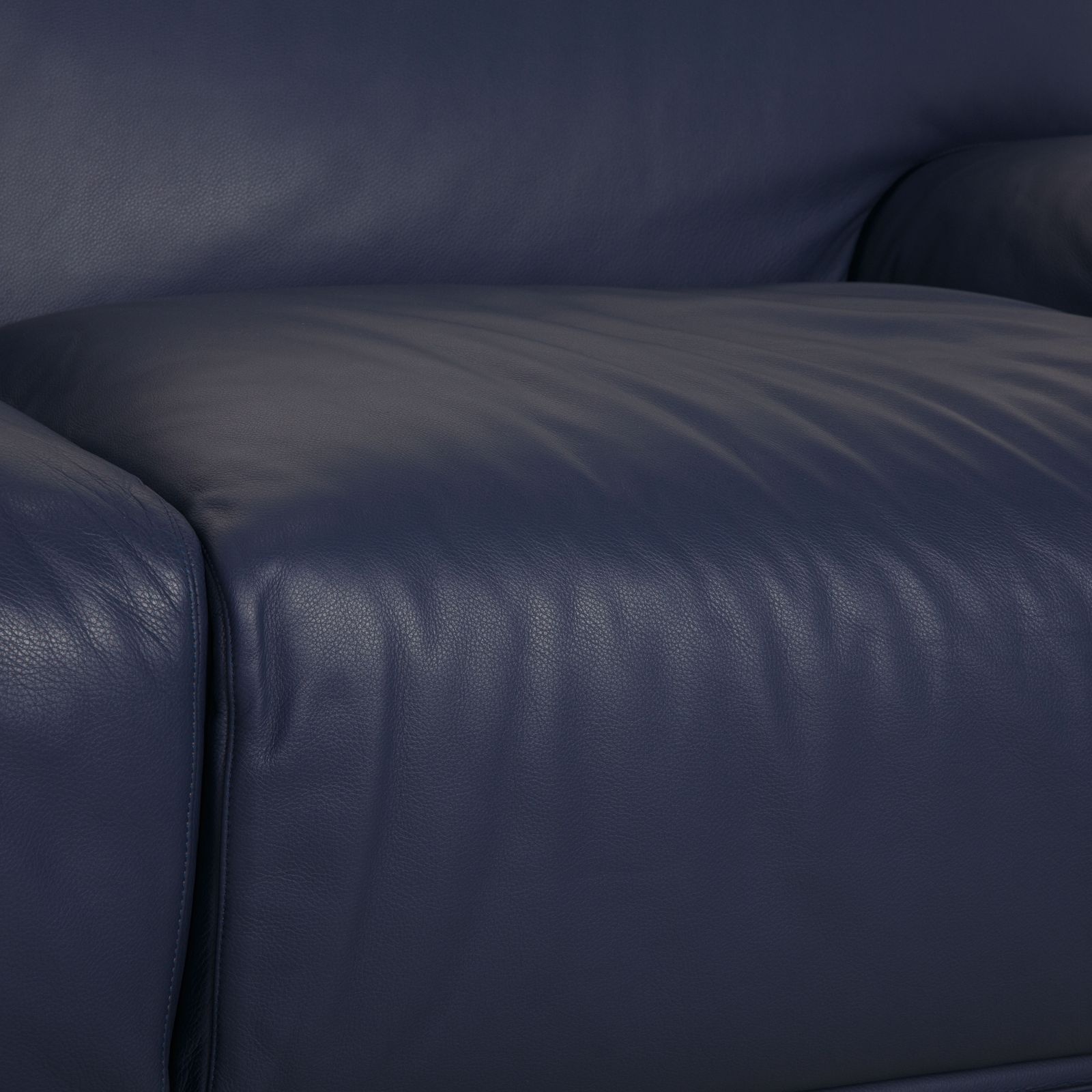 Cassina Fiandra leren driezitsbank – blauw photo for sale