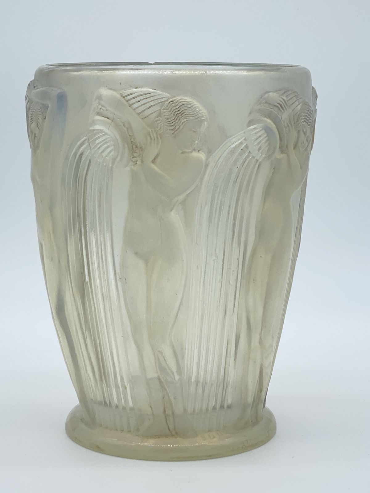 A Danaides Vase By R.Lalique, 1920s photo furniture