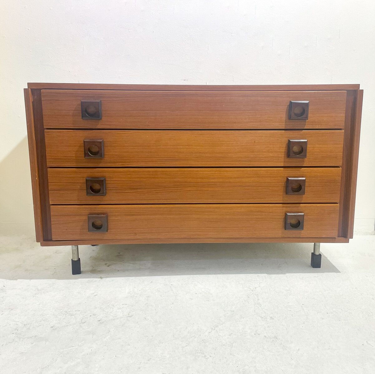 Mid Century Modern Chest Of Drawers With Square Handles photo furniture