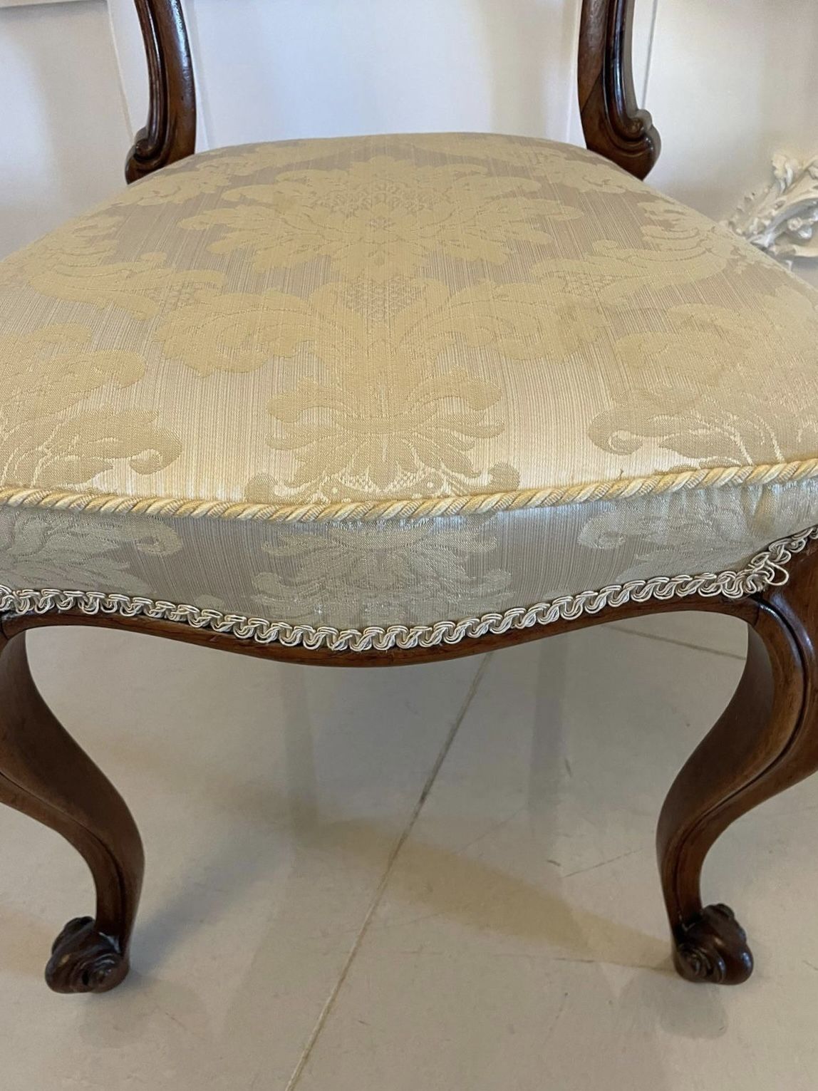 photo vinterior Fine Quality Set Of 4 Antique Carved Rosewood Dining Chairs