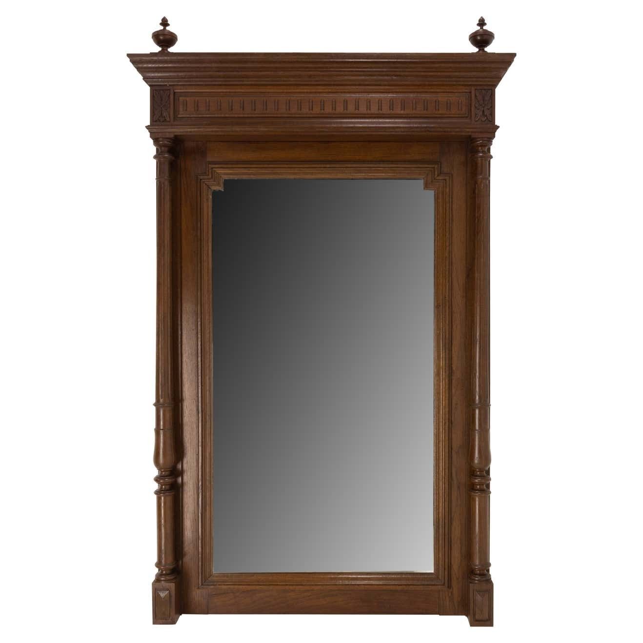 Miroir français biseauté à colonnettes, cadre en chêne de style Louis XVI, fin du XIXe siècle