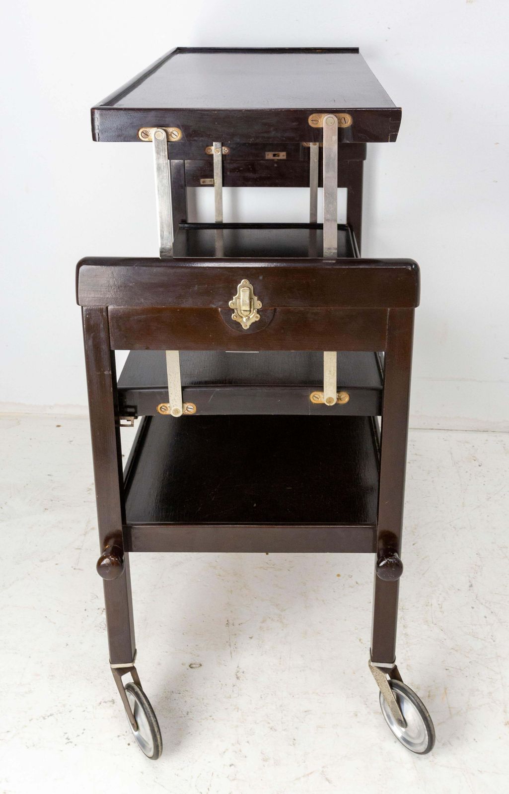 Table-desserte Geisha transformable en table à manger, France, vers 1950 photo vintage