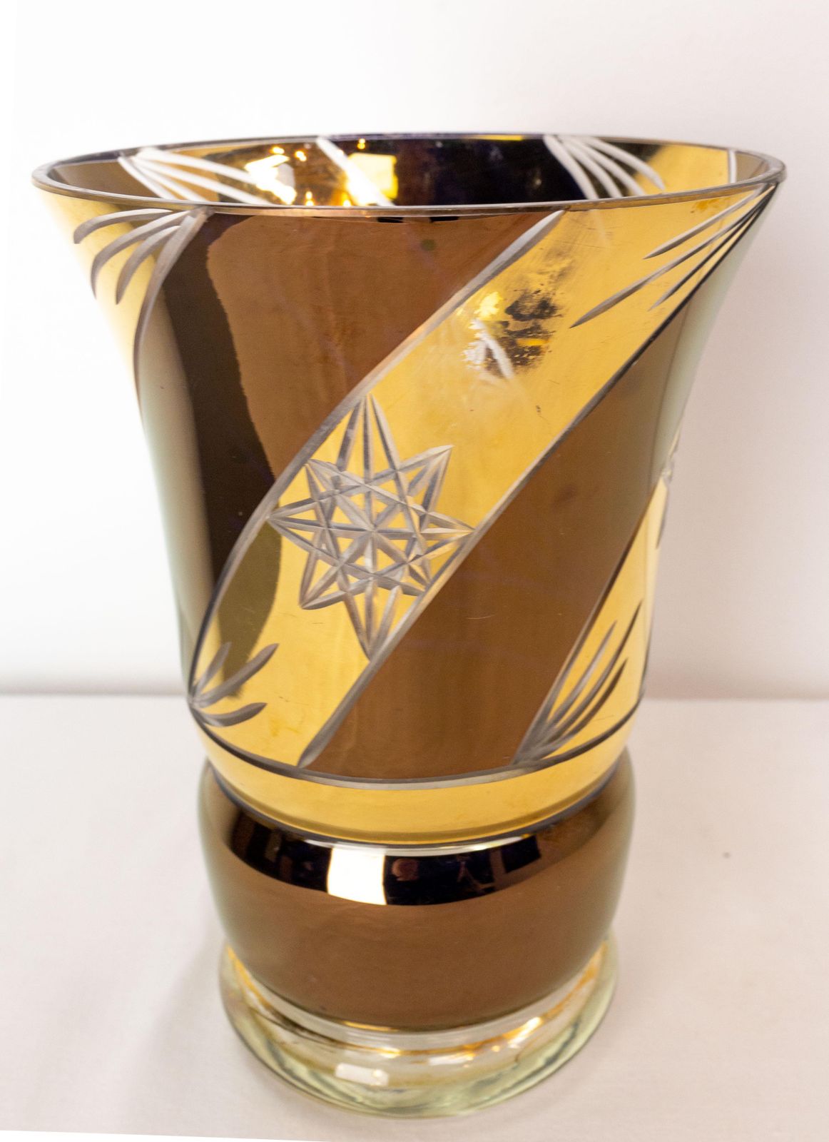 Vase français en verre bronzé et doré, étoiles gravées, vers 1960 photo Décoration