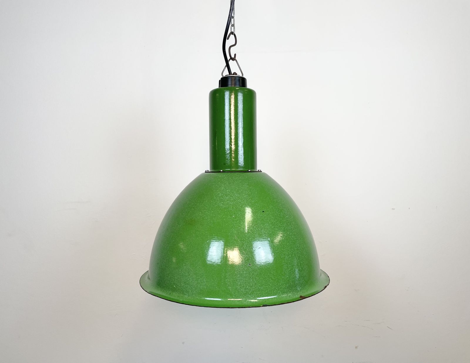 Industrial Soviet Green Enamel Pendant Lamp, 1960s photo vinterior