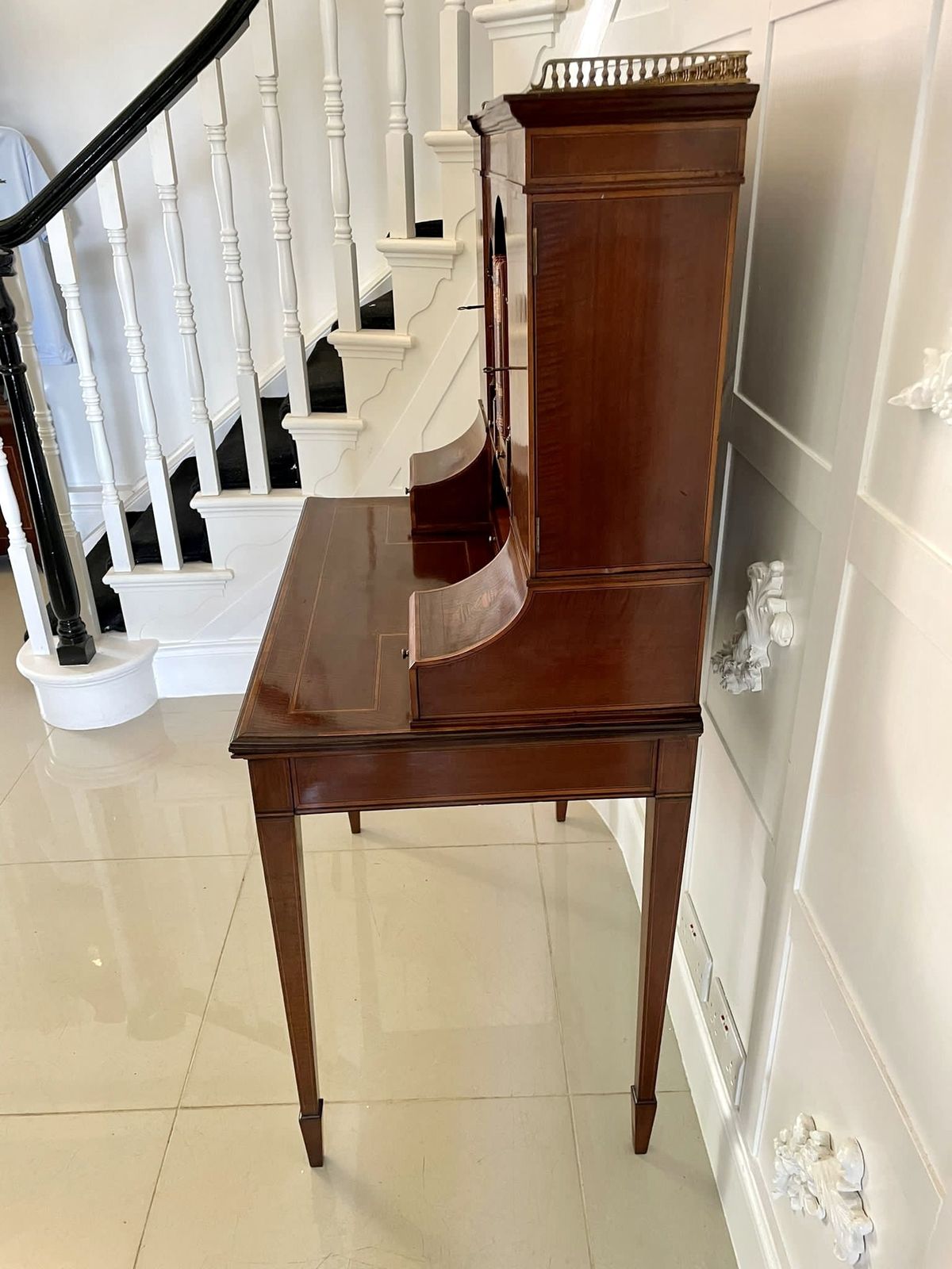 photo vintage Outstanding Quality Antique Inlaid Mahogany Freestanding Desk