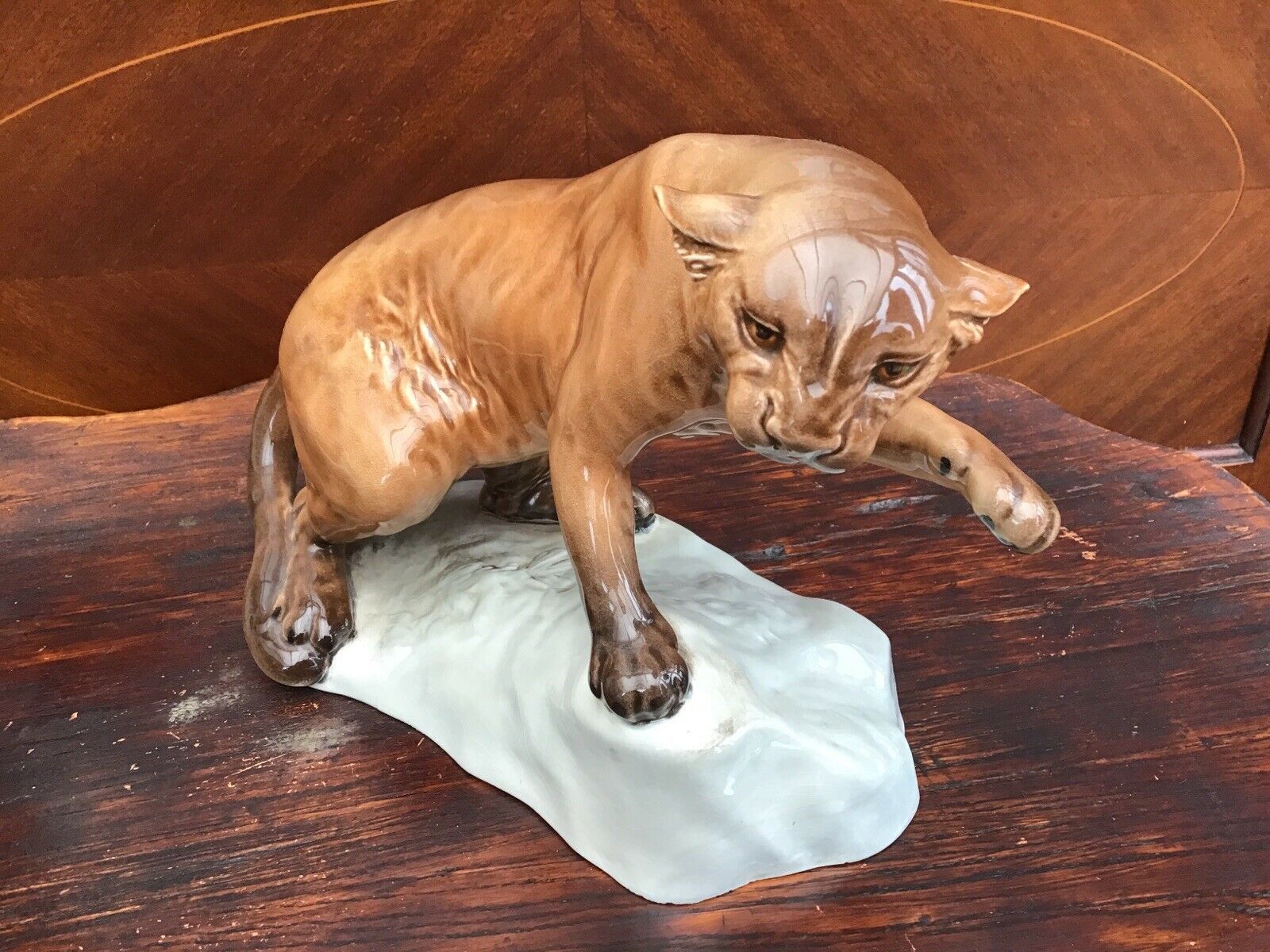 Beswick No.1823 Large Mountain Cat. Umber And Chocolate Glaze photo furniture