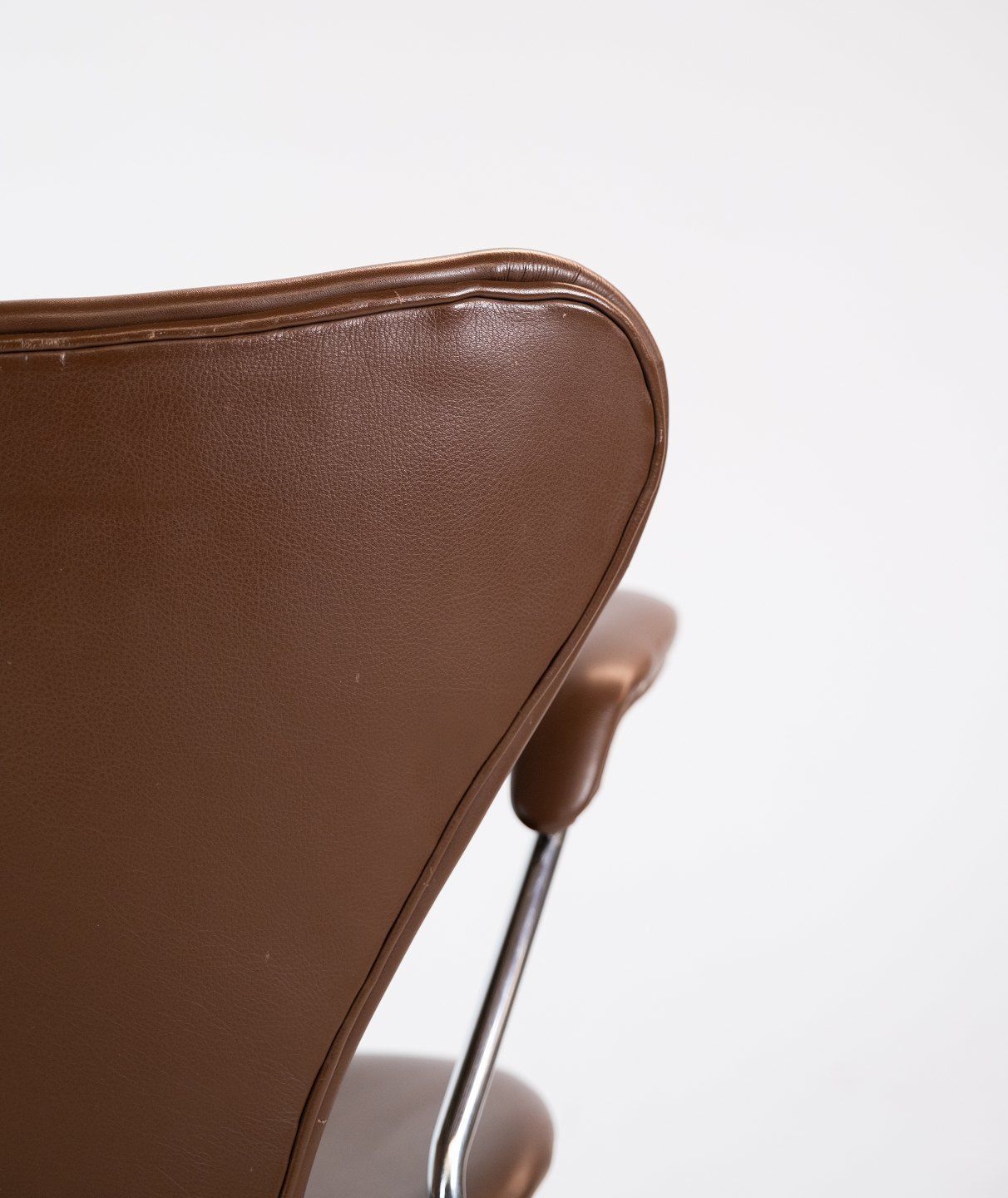 Set Of Two Seven Chairs Model 3207 Dark Brown Leather By Arne Jacobsen From 1955s photo buy