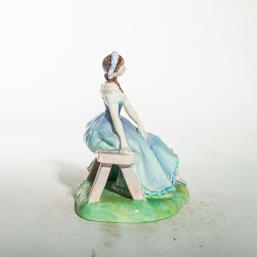 Royal Doulton Character Figure 'Giselle' Hn2139 Made In England photo Home Decor