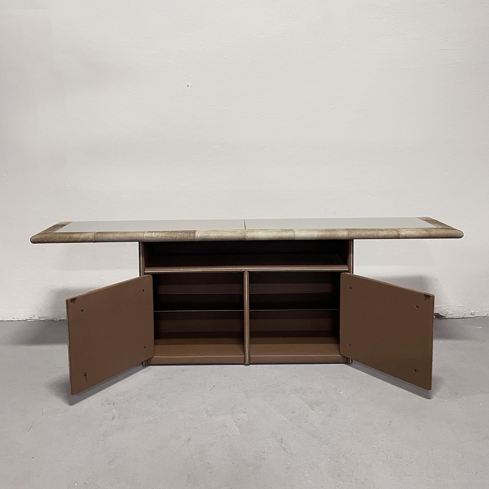photo furniture Suede Leather Sideboard 'Bogo' By Carlo Bartoli For Rossi Di Albizzate, Italy 1980s
