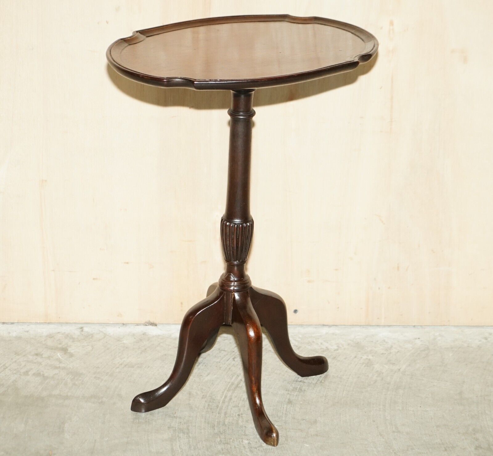 Vintage Oval Mahogany Carved Legs Pie Crust Edge Quad Lamp Side End Wine Table photo furniture
