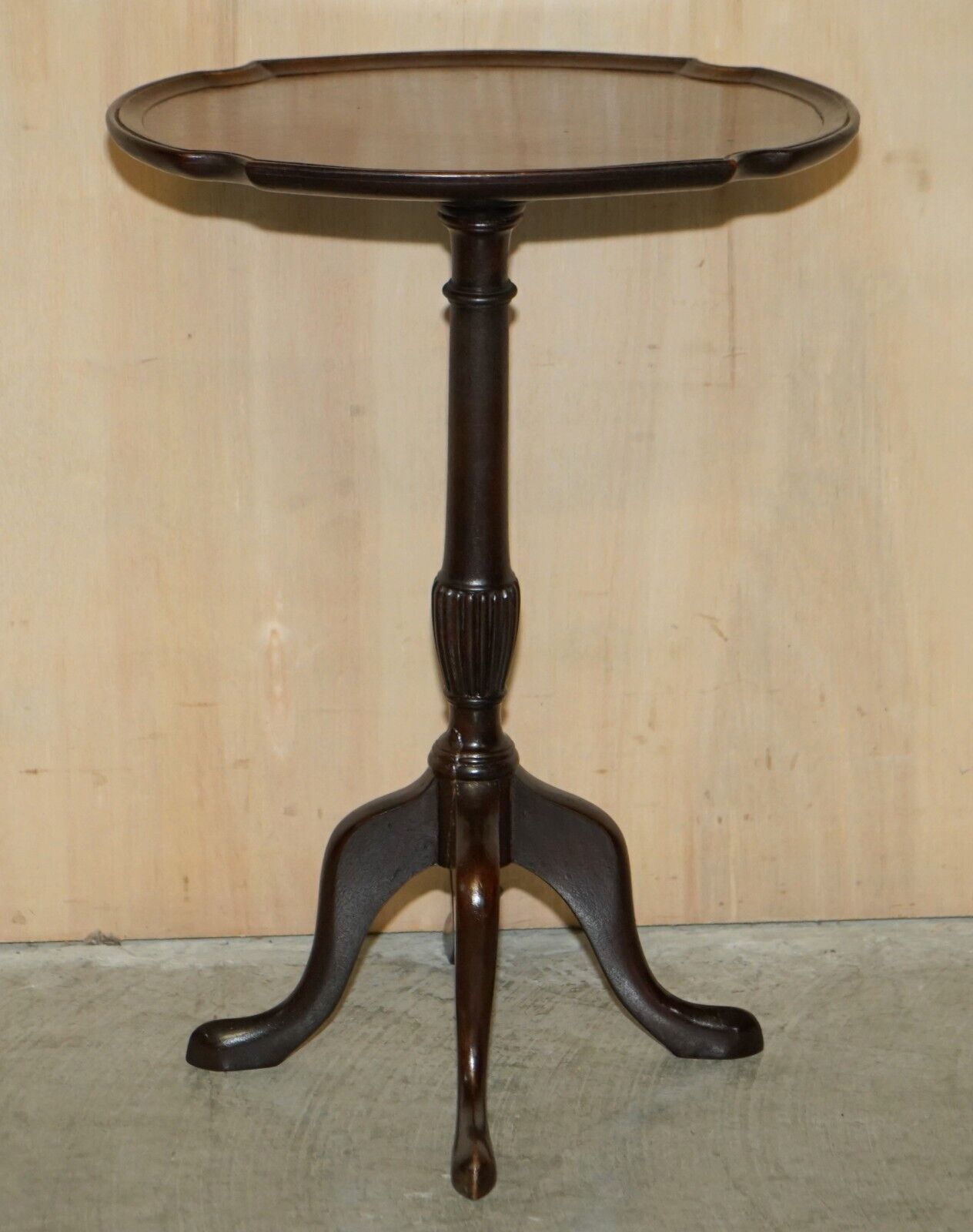 Vintage Oval Mahogany Carved Legs Pie Crust Edge Quad Lamp Side End Wine Table photo for sale