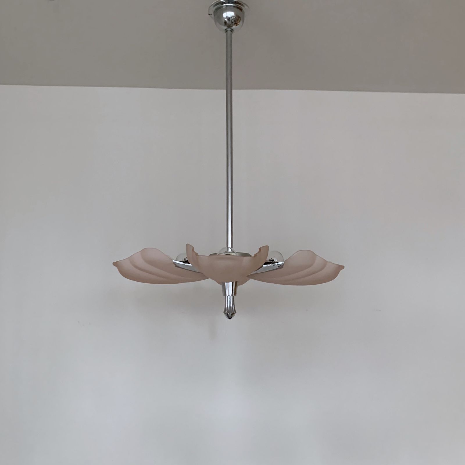 French Chrome Uplighter With Frosted Pink Scallop Shades