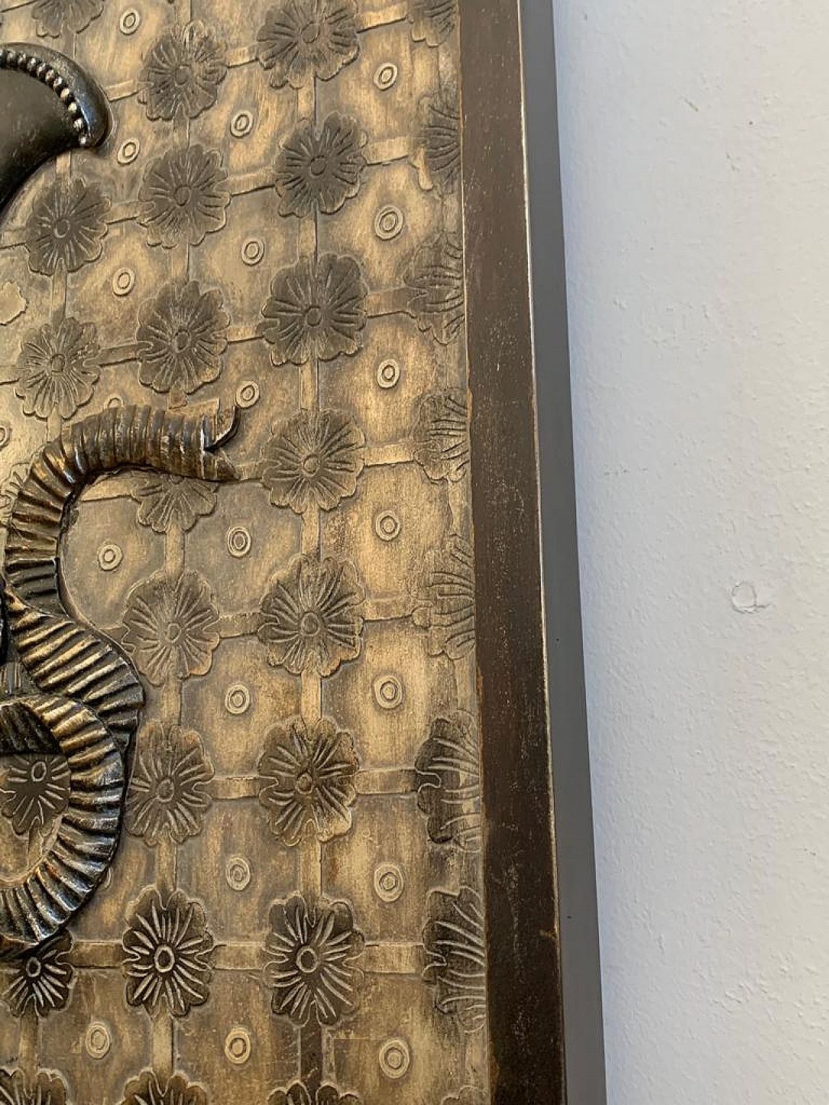 Decorative Panel In Carved Resin On Wood By Lam Lee, 1990s photo vinterior
