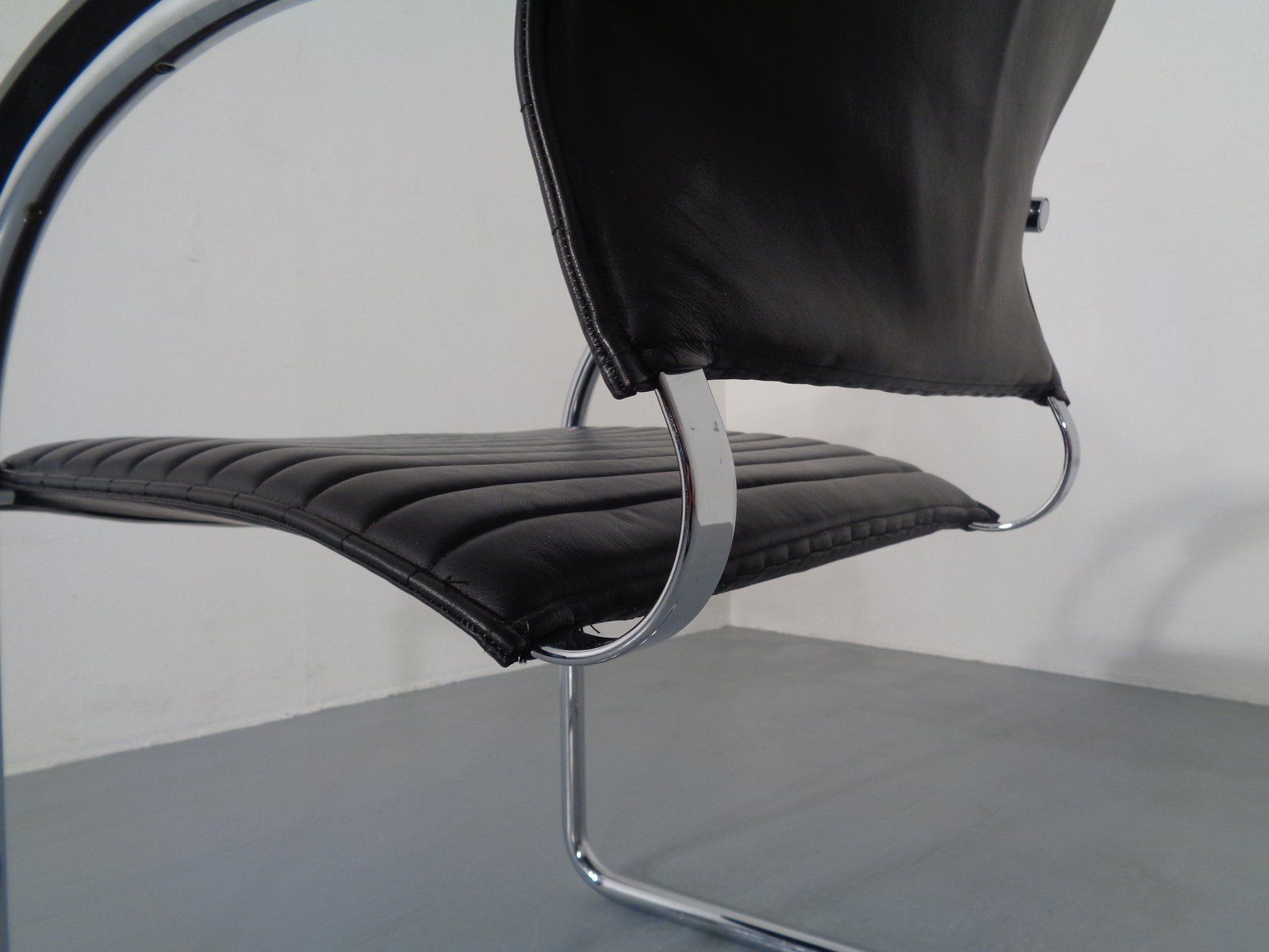 photo vinterior Model S78 Cantilever Leather Armchair By Josef Gorcia And Andreas Krob For Thonet 1980s