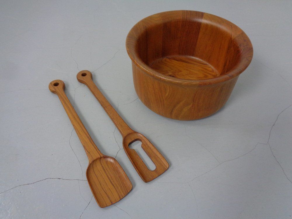 Mid Century Teak Salad Bowl And Spoons By Richard Nissen For Nissen, 1960s, Set Of 3 photo 263.0