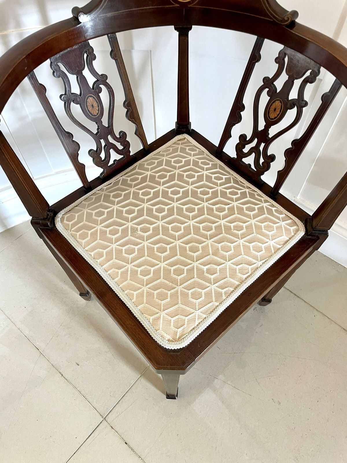 photo vinterior Quality Antique Mahogany Inlaid Corner Chair