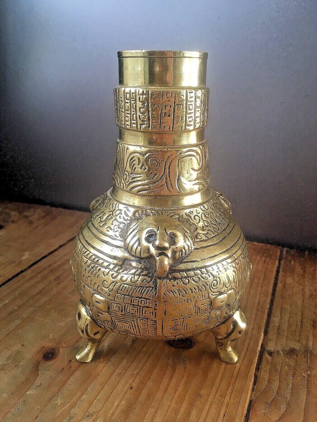 photo furniture Unusual Antique Chinese Bronze Brass Urn Vases Elephant Feet Lion Mask 19th 20th