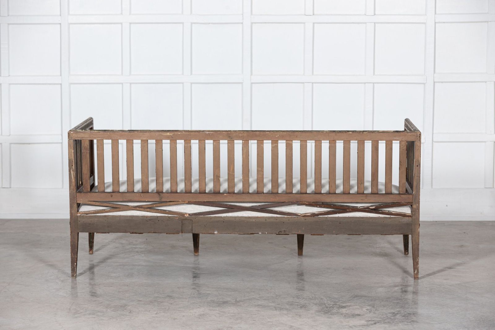photo vintage Swedish Painted Gustavian Sofa   Daybed