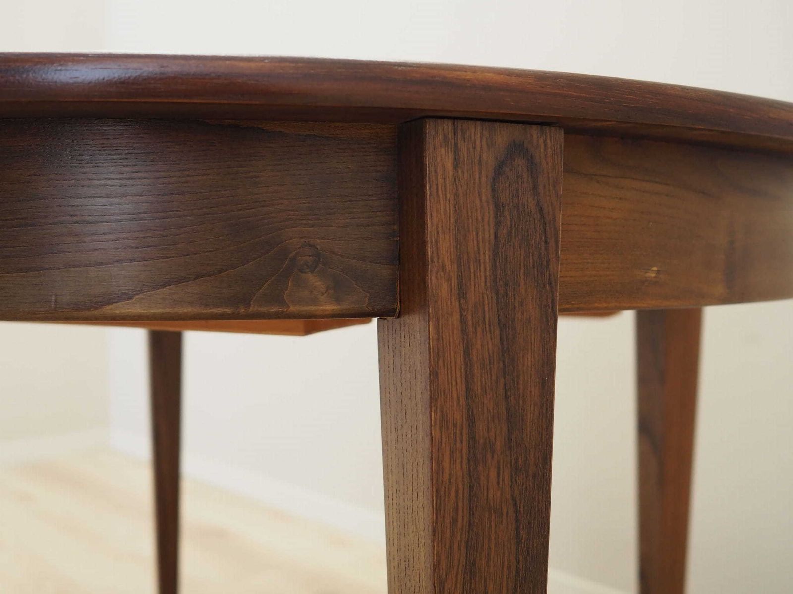 photo vintage Round Vintage Table, Danish Design, 1970s, Production: Denmark