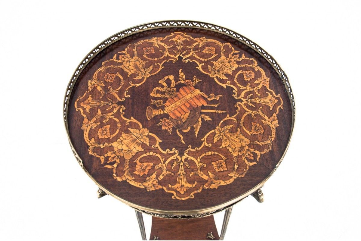 Table   Flowerbed, France, Mid 19th Century XX Century photo vinterior