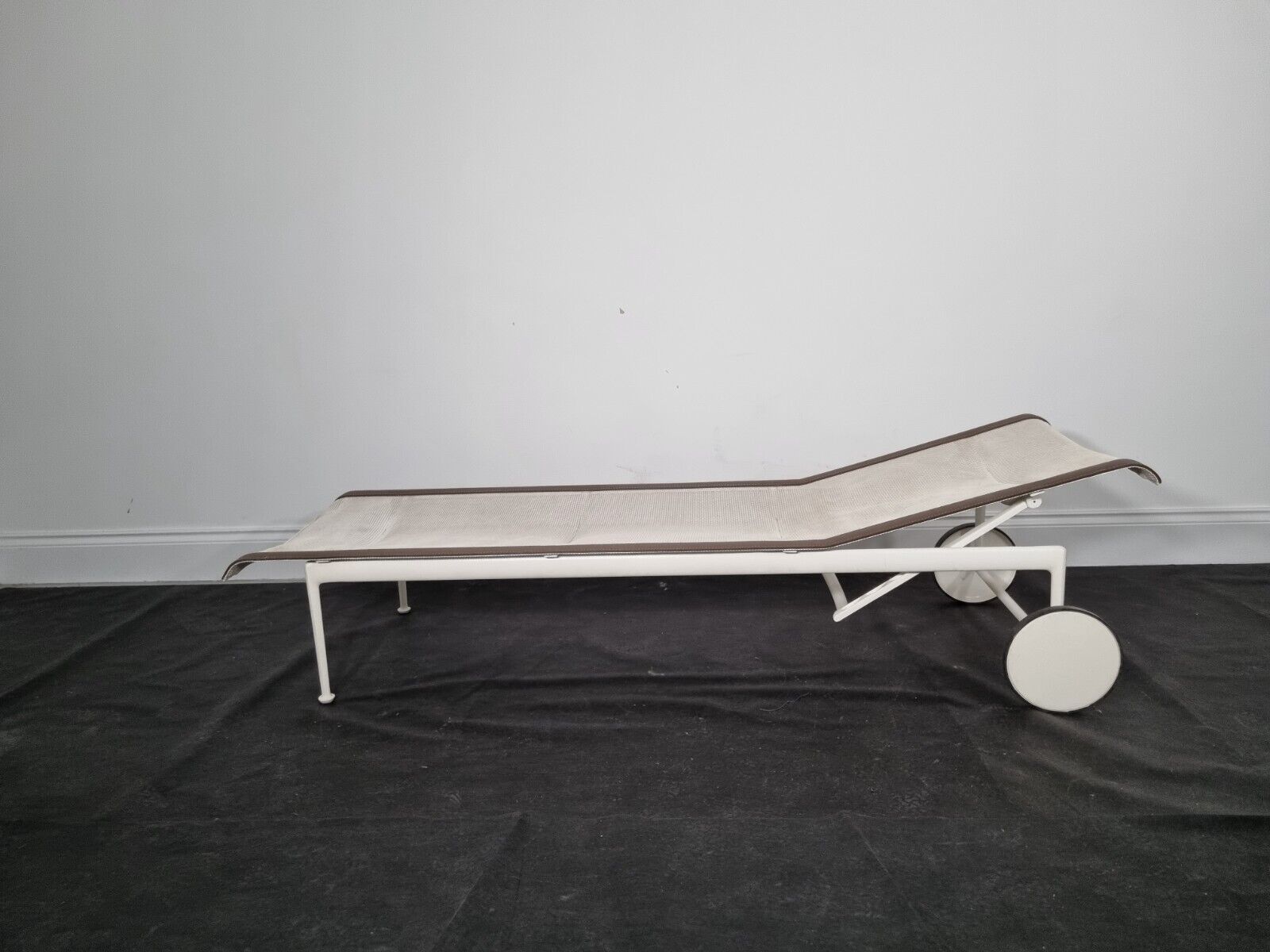 A Pair Of Rare Knoll International 1966 Sun Loungers In Very Good Condition photo vintage