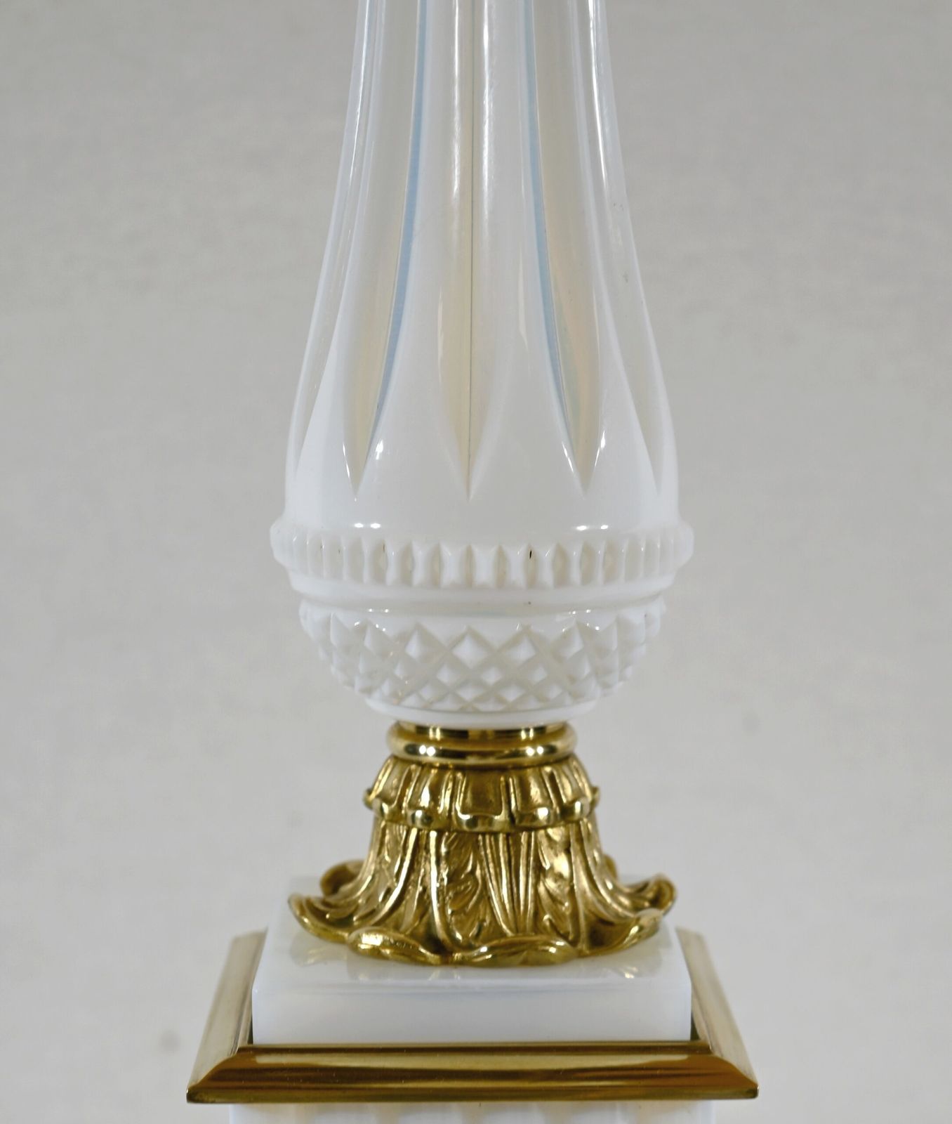 Important Opaline And Bronze Lamp, Louis XVI Style – 1950 photo vintage