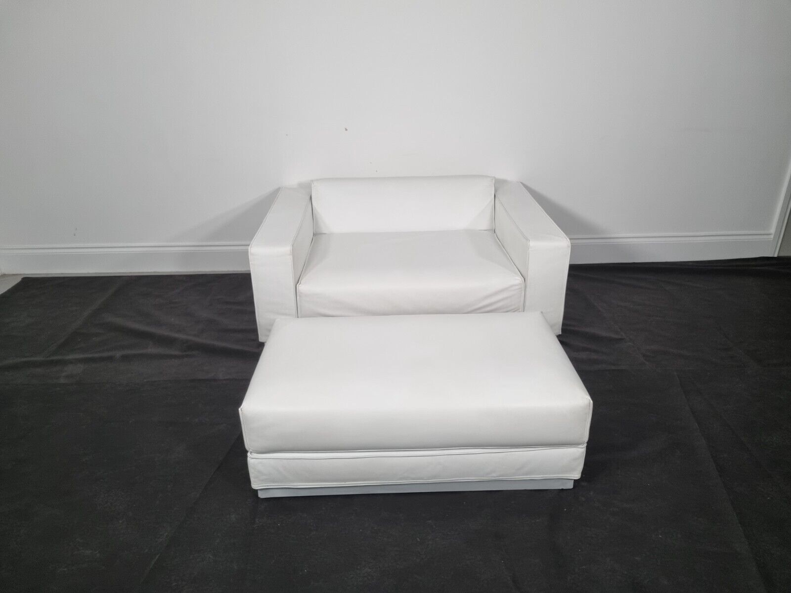 Tacchini Bed Sofa In Bianco Leather, Very Good Condition