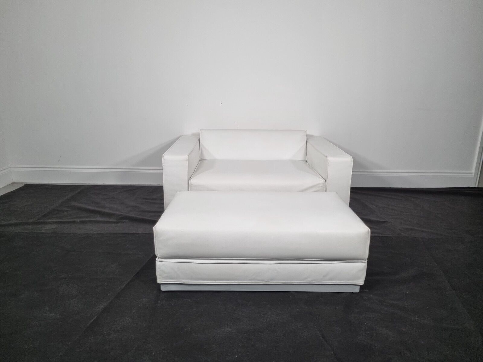 2160.0 Tacchini Bed Sofa In Bianco Leather, Very Good Condition photo