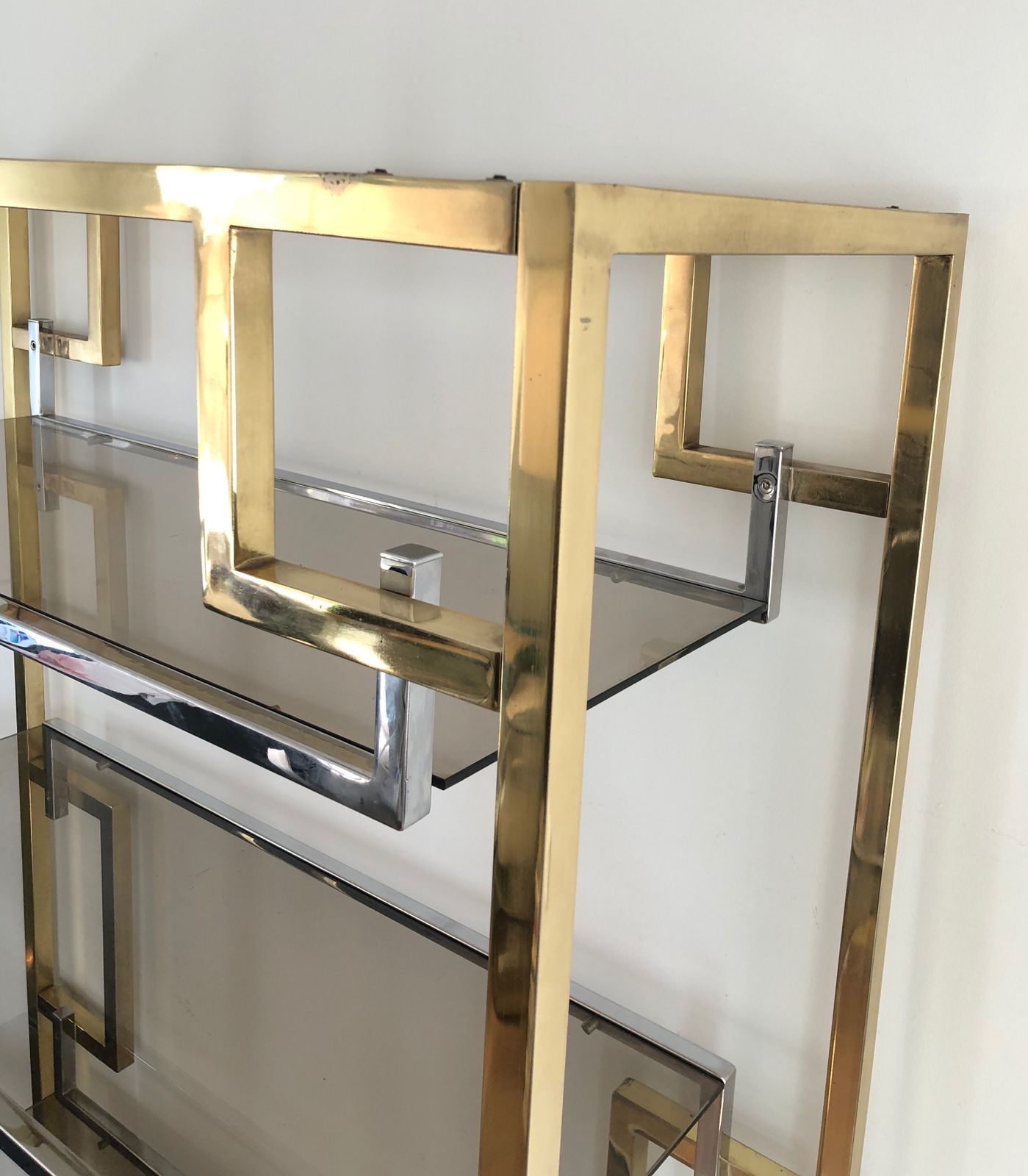 photo vinterior Shelf In Chrome And Golden Chrome In The Taste Of Willy Rizzo