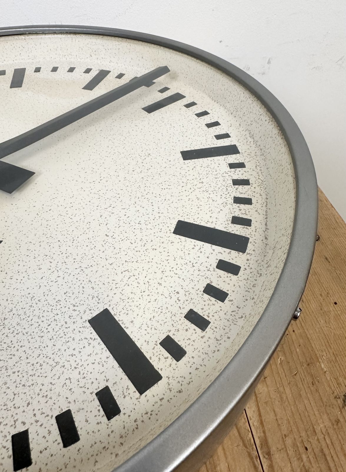 photo vintage Large Grey Industrial Wall Clock From Pragotron, 1960s