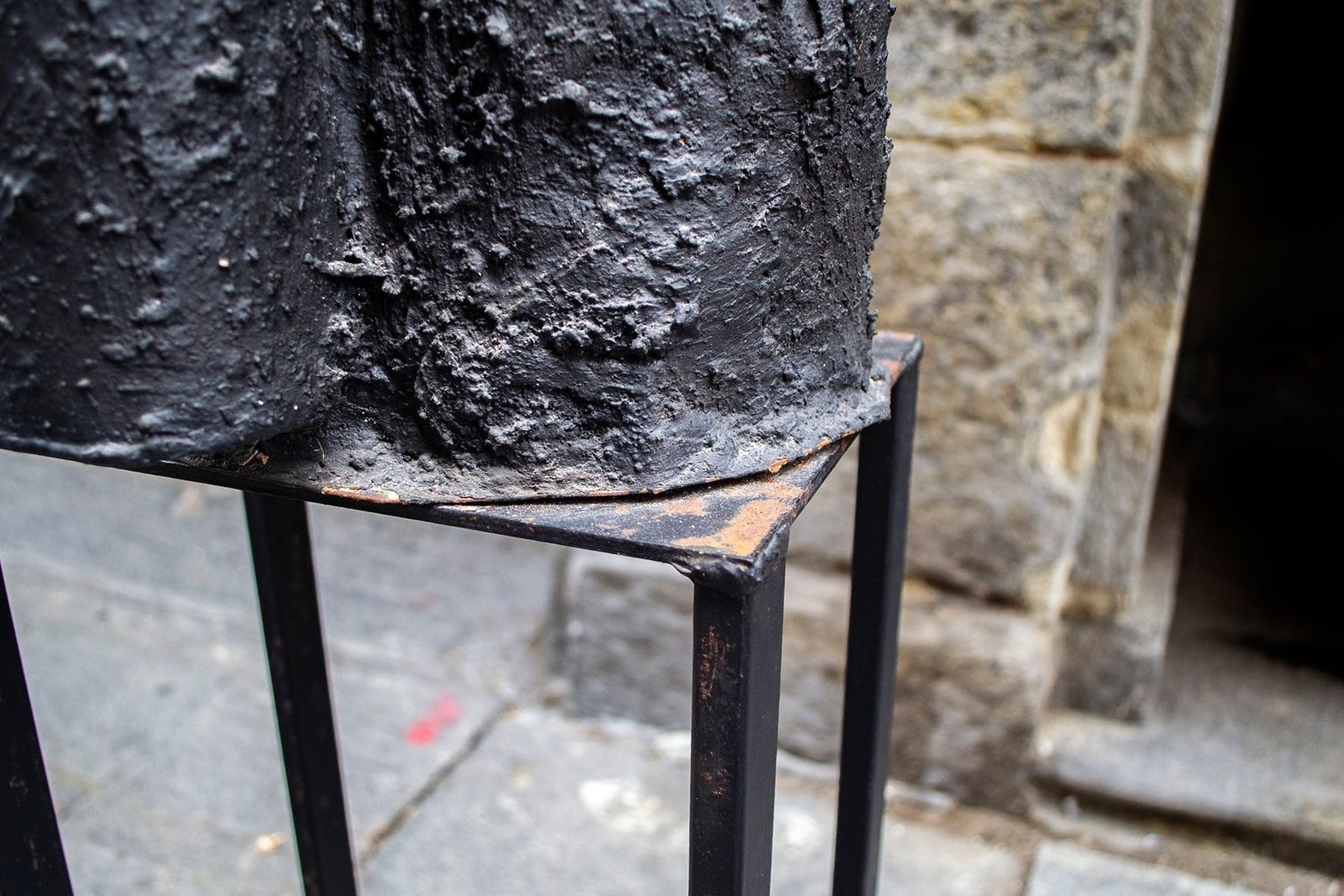 Sergio Ragalzi, Atomic Shadows Sculptures, 1985, In Ijzer En Steen, Set Van 2 photo vinterior