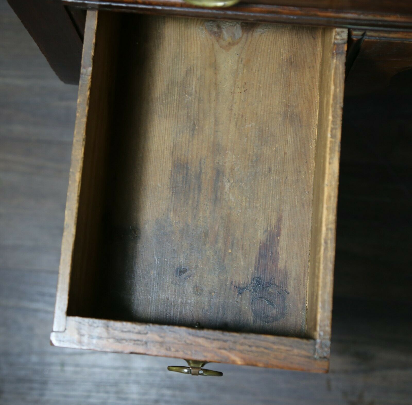 photo furniture 18th Century Oak Low Boy / Side Table