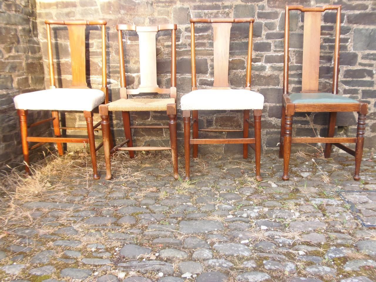 photo furniture Richard Norman Shaw  .. Set Of Twelve Oak Chairs