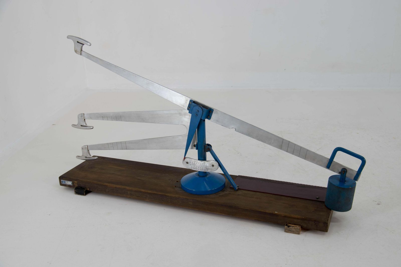 photo furniture Equipment For Measuring The Elasticity Of Pantyhouse, 1950s